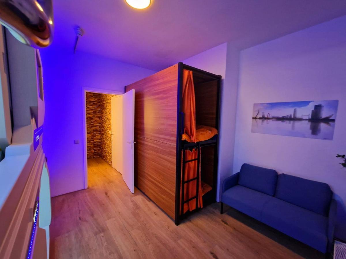 Recharge Hostel Rotterdam Esterno foto