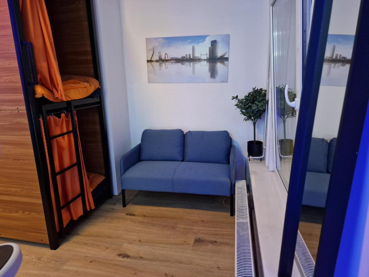 Recharge Hostel Rotterdam Esterno foto