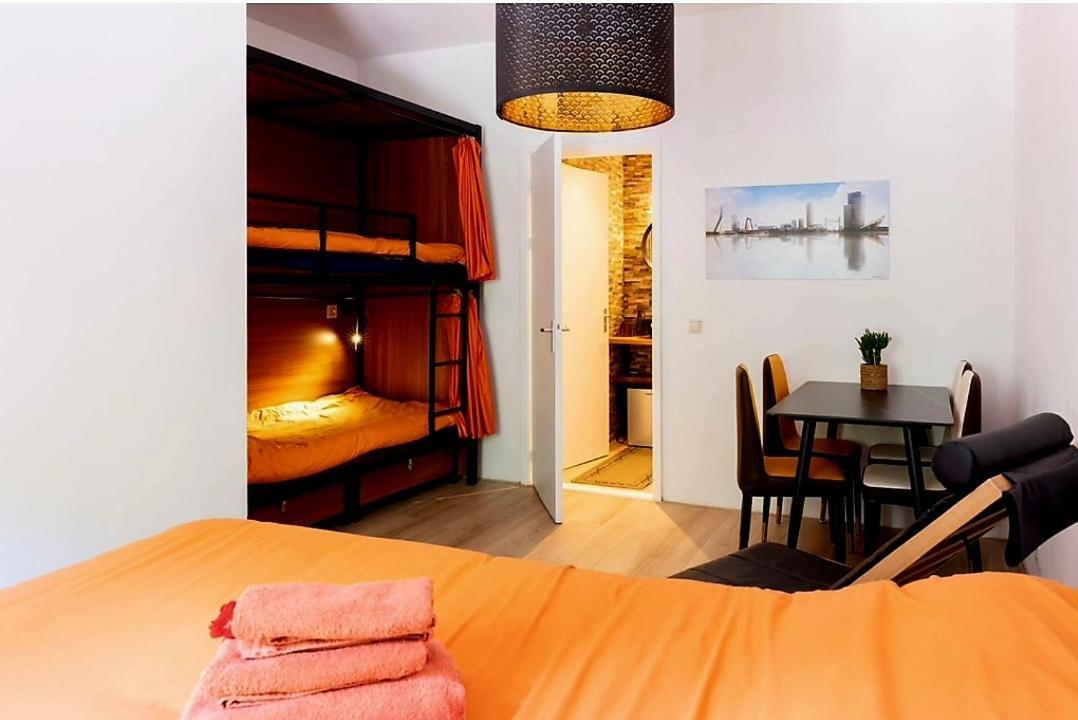 Recharge Hostel Rotterdam Esterno foto